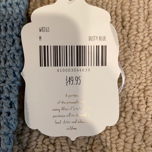 Crop top never worn - Picture 2 of 4